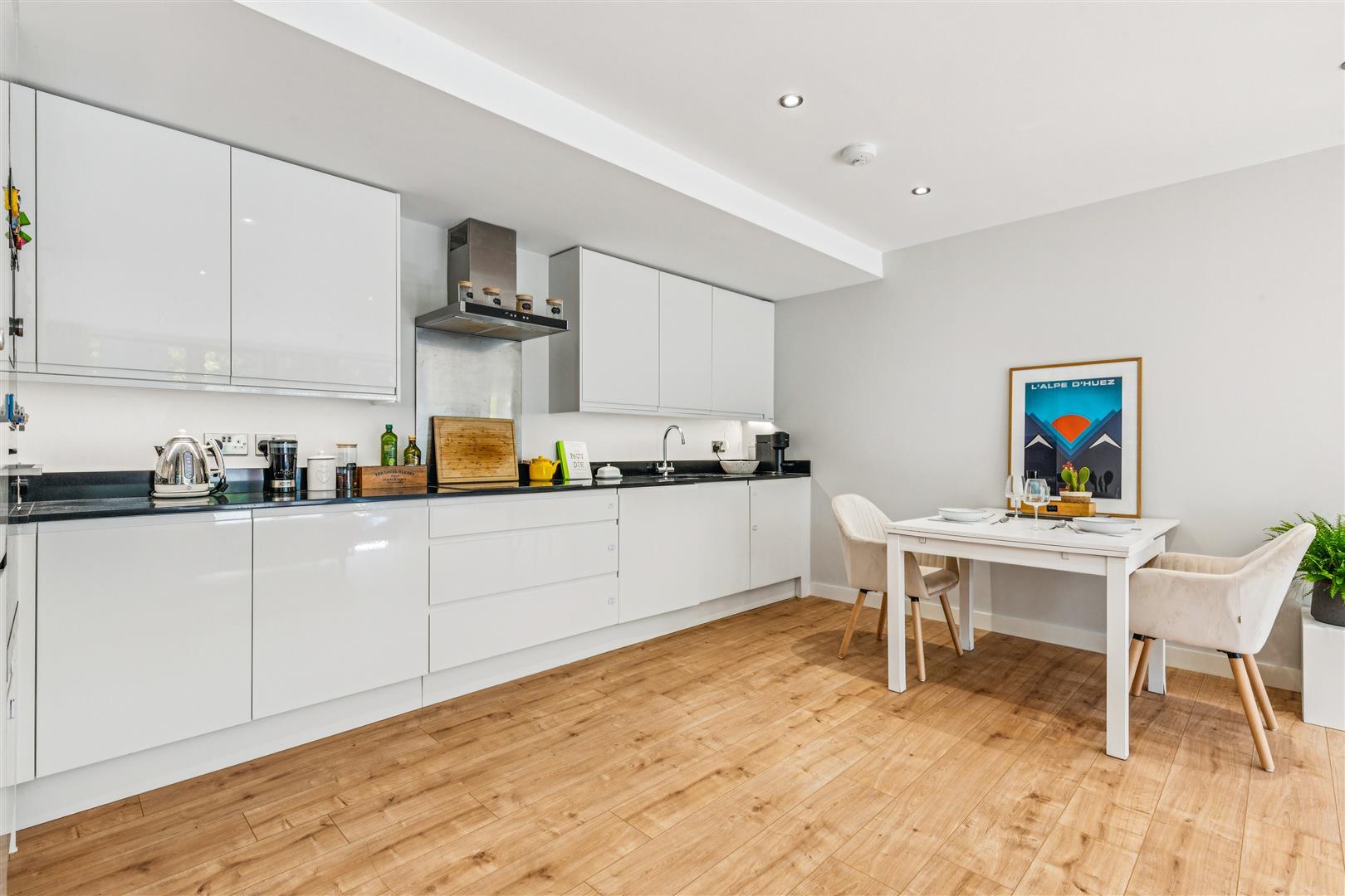 Property Image 000a297e-55c4-4421-adeb-902659d2dbef