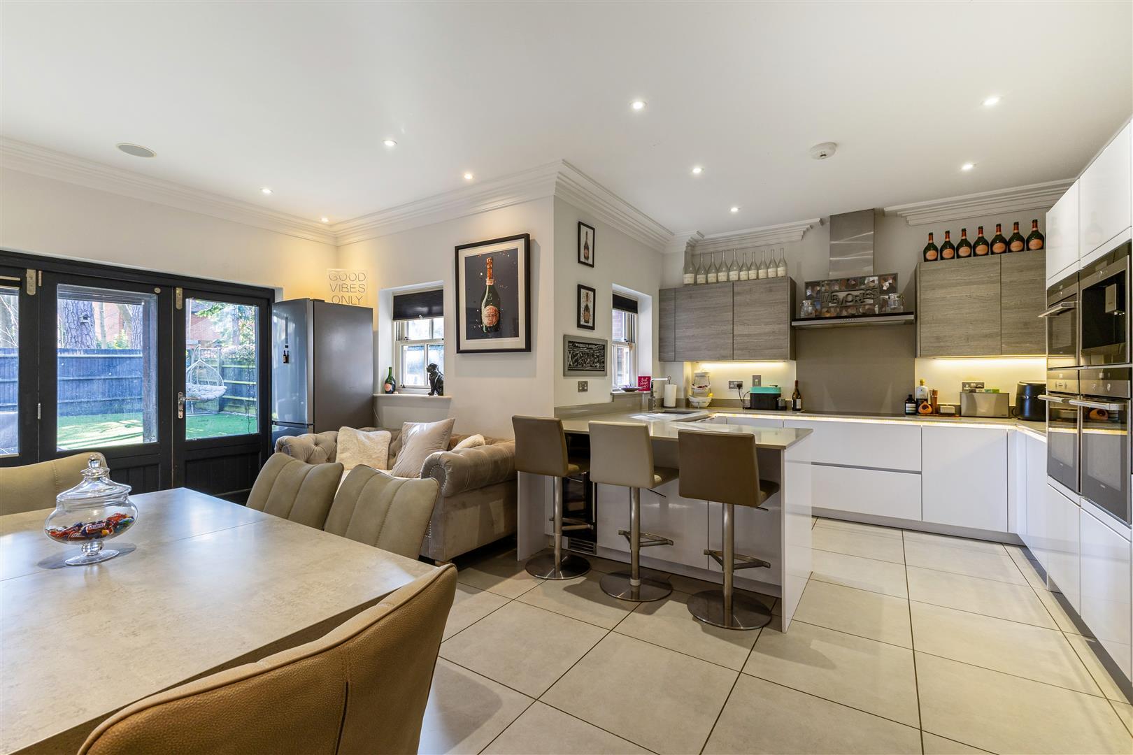 Property Image 001537ac-6e00-4d14-a99b-1bdfc047a1c8