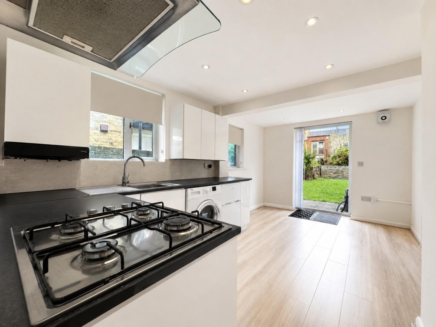 Property Image 00158b34-fe4c-45e8-934d-ce5e8e54c97d
