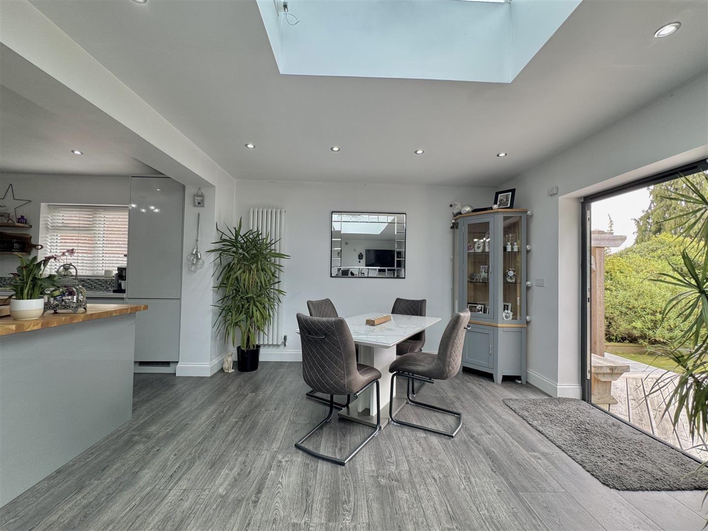 Property Image 004154f7-427f-4dea-bd5b-c6c9befc8341