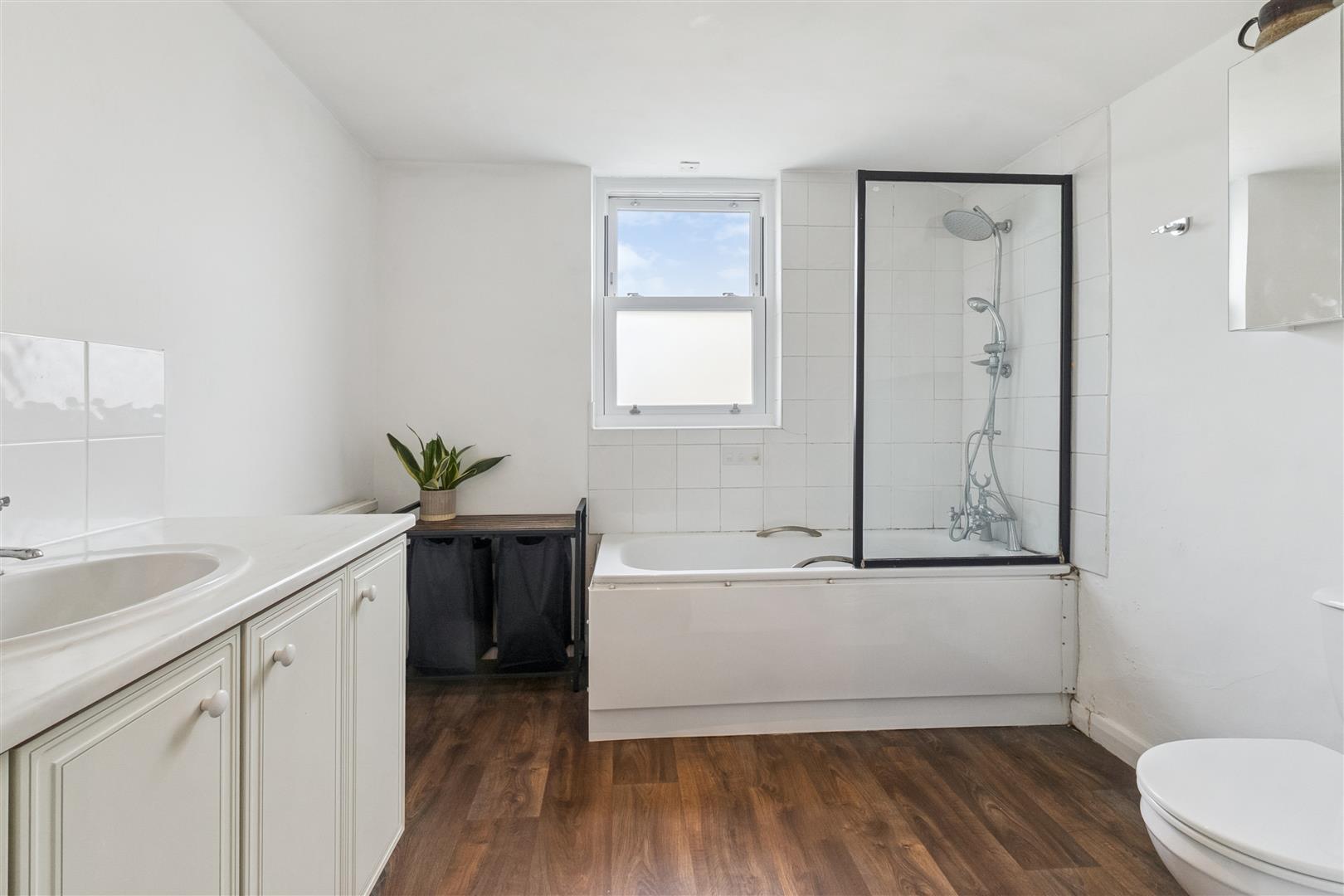 Property Image 004e9159-3d4c-43b0-8869-5c4cb185199f