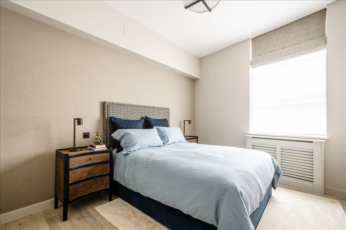 Newly refurbished two bedroom high end apartment for let in the exchange building Spitalfields E1