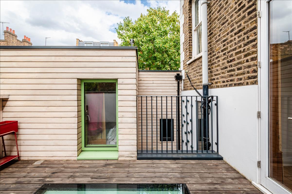 Property for sale, Warneford Street, E9. Roof terrace