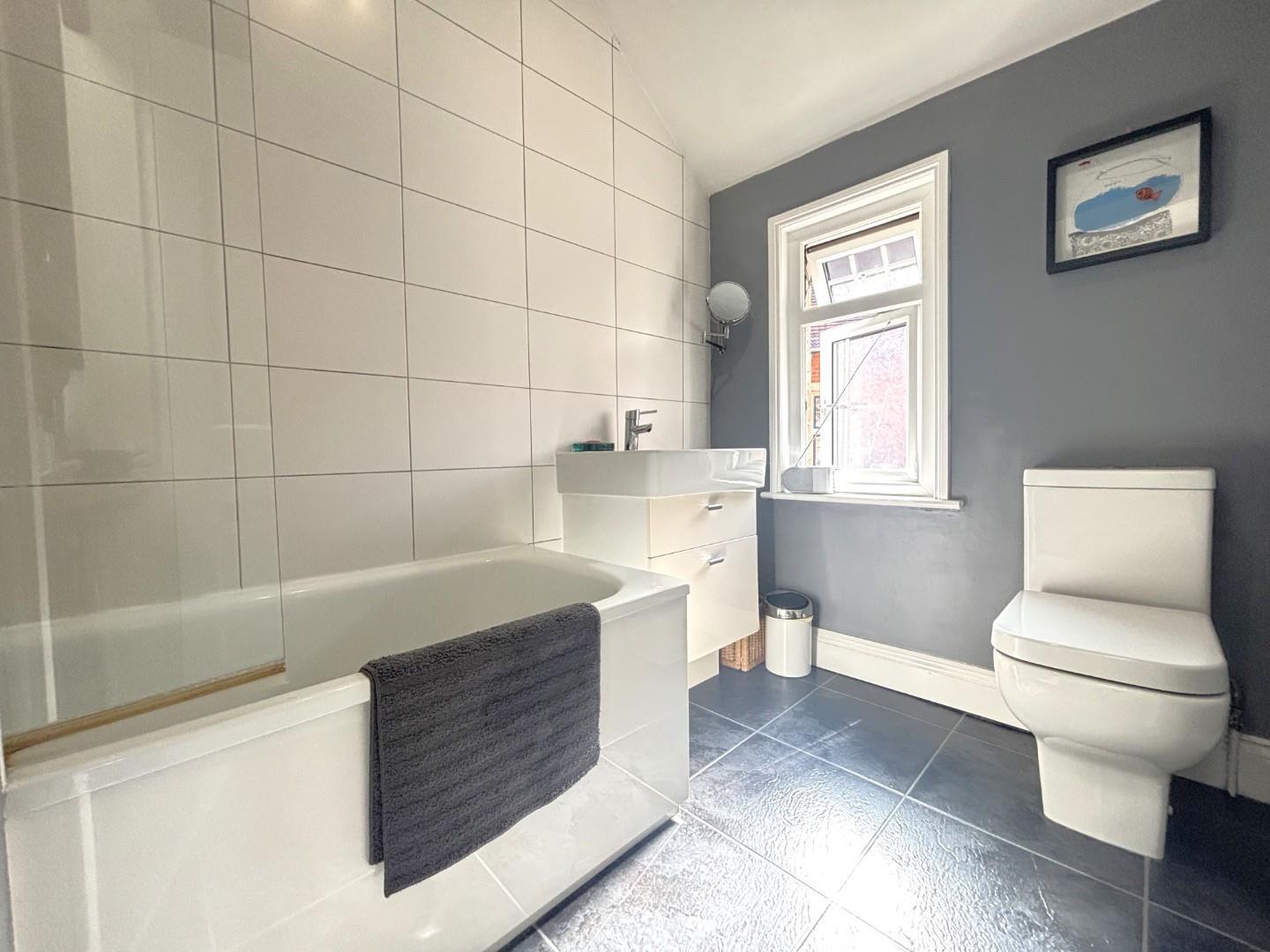 Property Image 00a44aa8-c1f9-4d76-adf7-06cf4f72b174