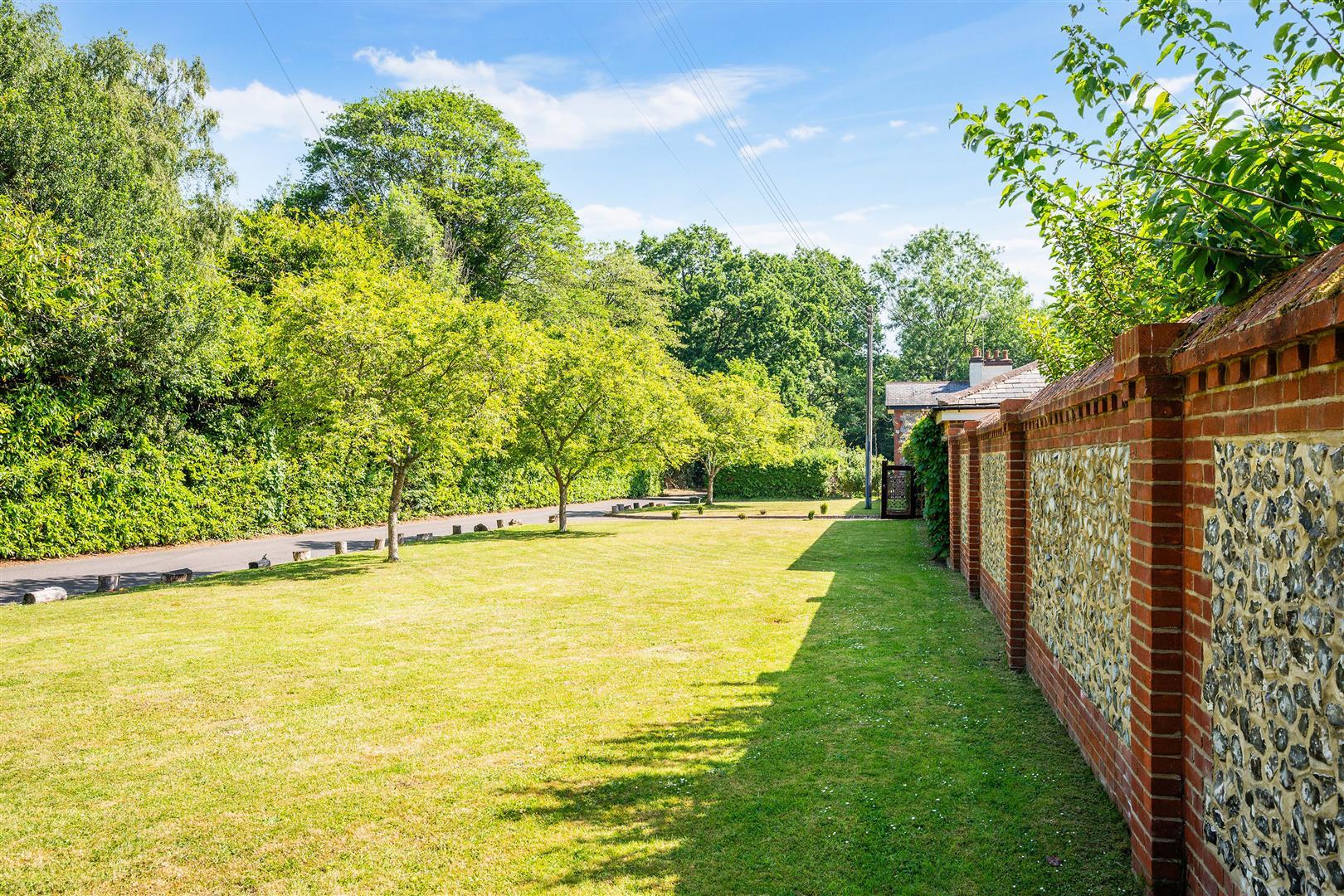 Property Image 00a48270-f746-447a-8735-4e8fe3735db9