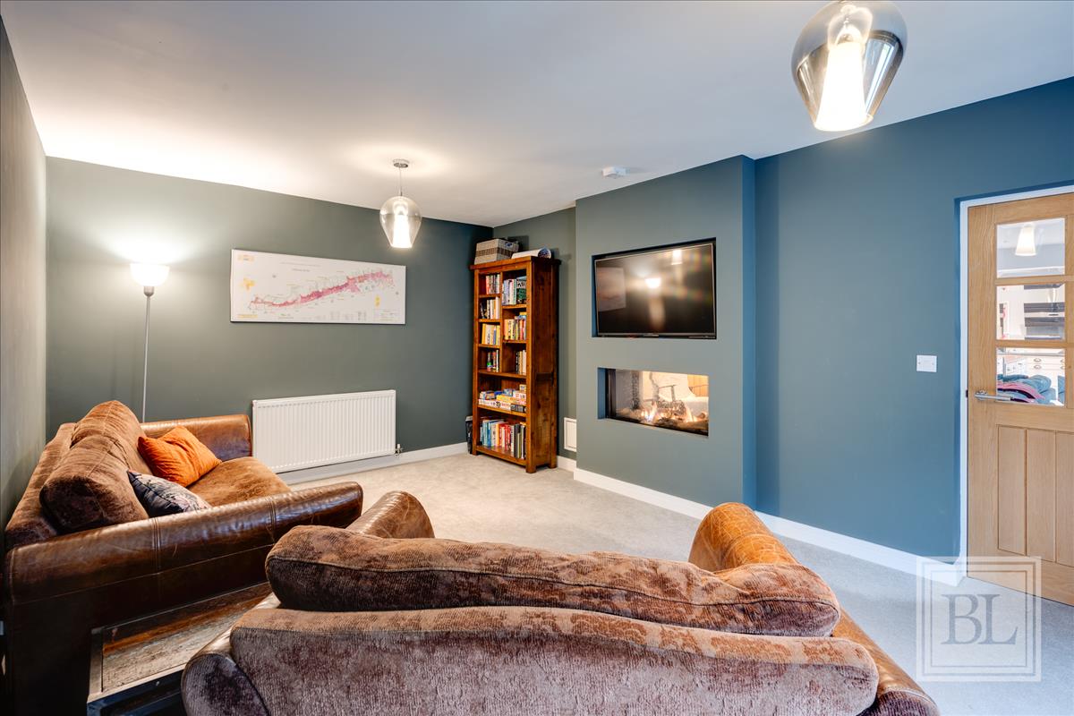 Property Image 00b00f09-d908-4c49-a4f1-a27781b68aae