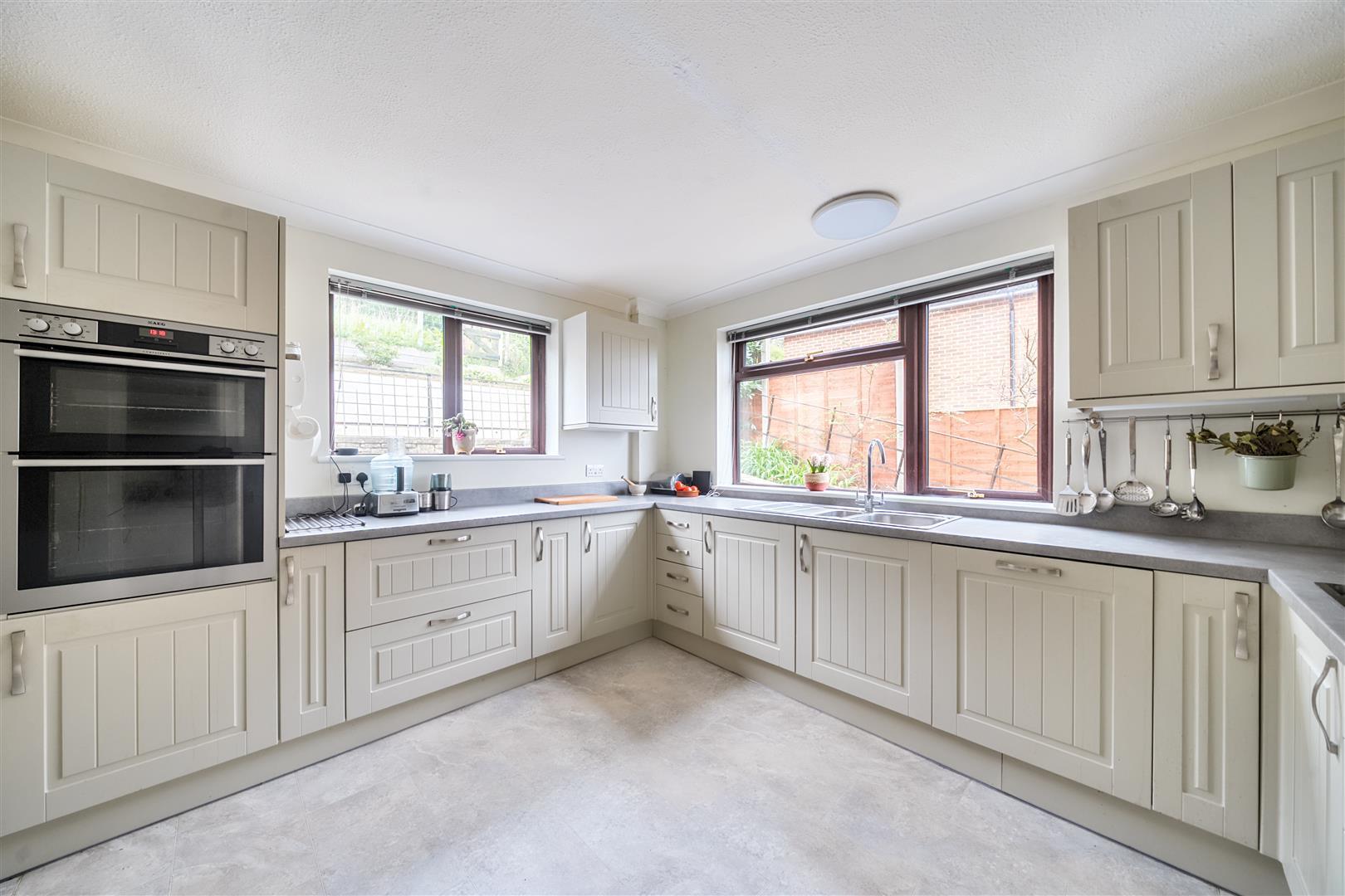 Property Image 00f90f92-6873-4e97-b6c5-e3d2b3db007a