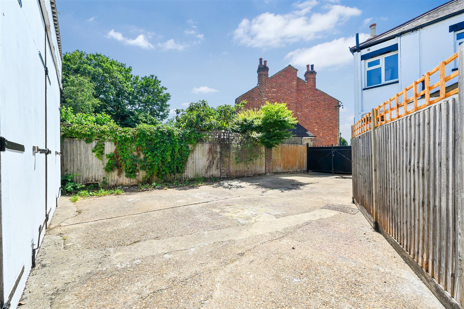 Property Image 01156041-69a2-45ff-81bd-2bf5be2ef71b