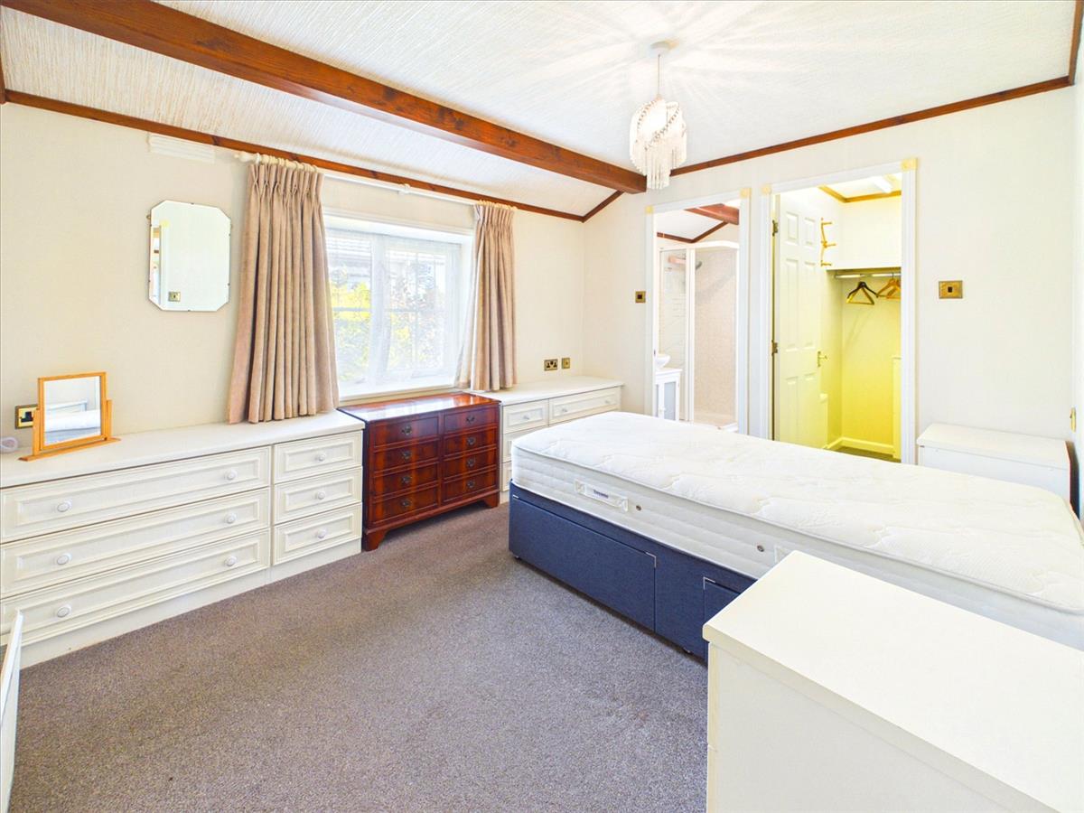 Property Image 0145cd38-2d05-42e0-a7c1-2b9f383feb25
