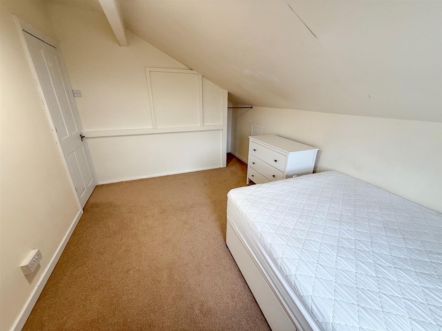 Property Image 015b7455-9fde-44f6-9352-6a8a8d5e3c3a