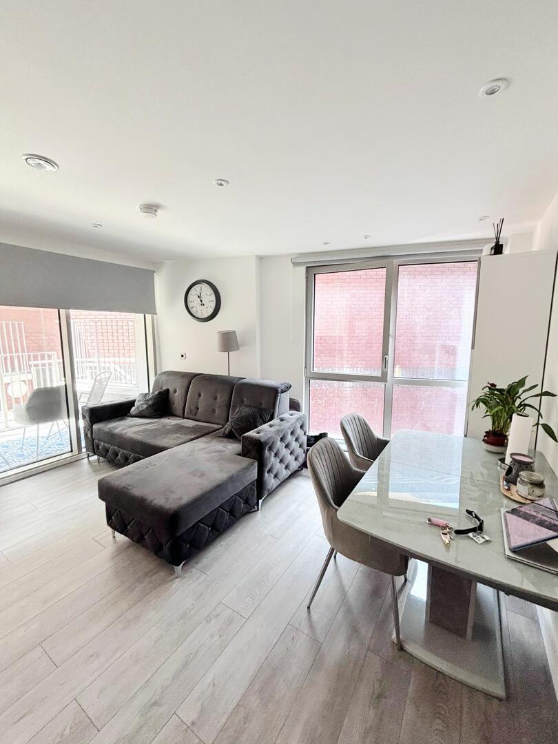 Property Image 016884e0-4746-4aab-b4fe-82e07e346378
