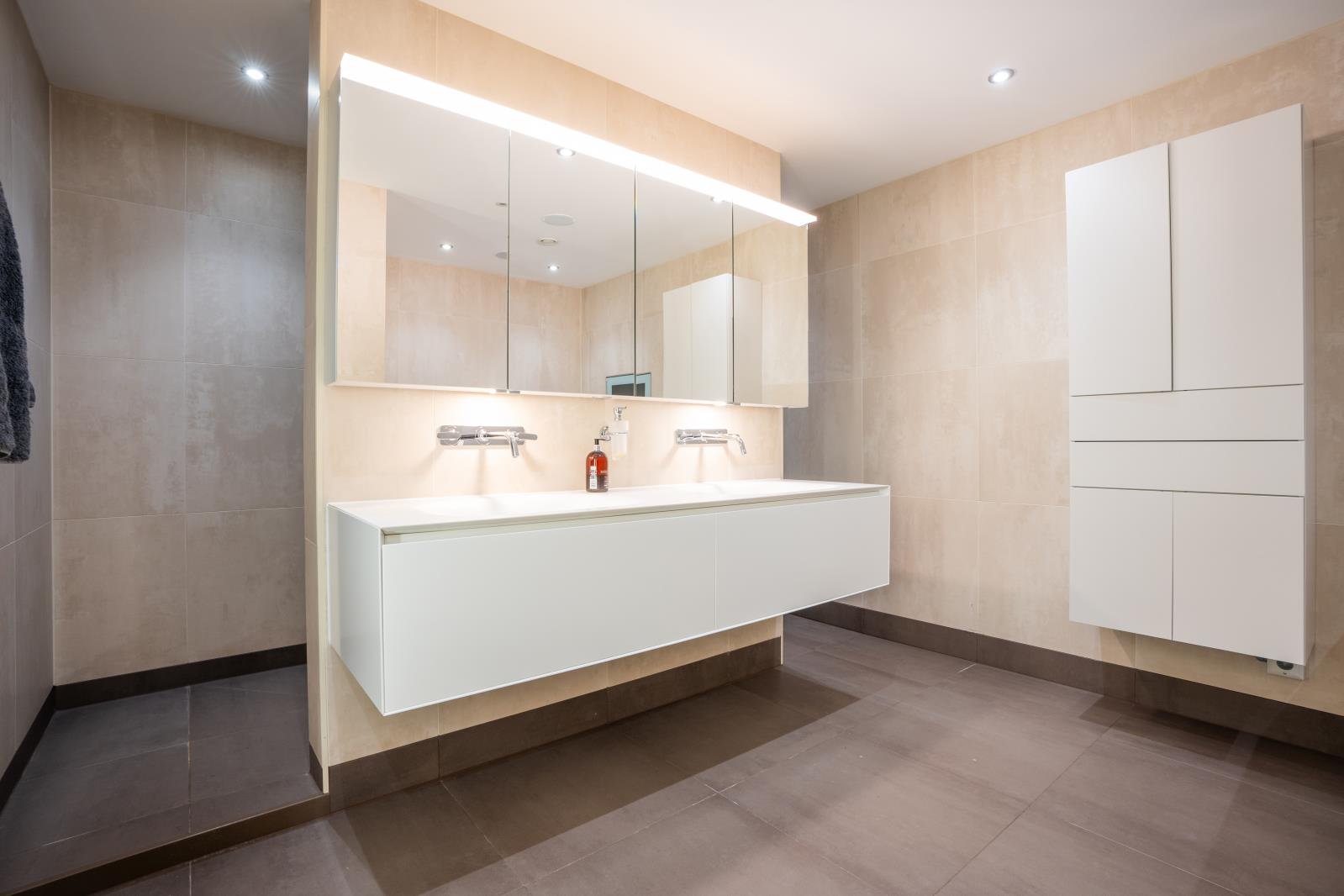 Property Image 01a047aa-cd11-485d-8d36-f3486accd69f