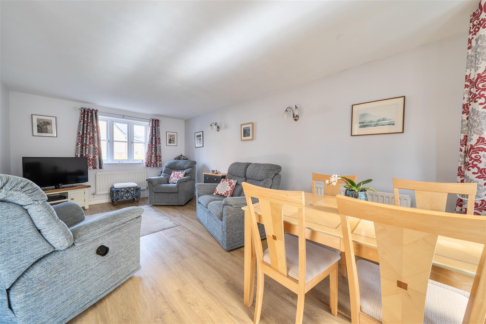 Property Image 0216a0f7-bb2d-4051-a576-4fa64aefe841