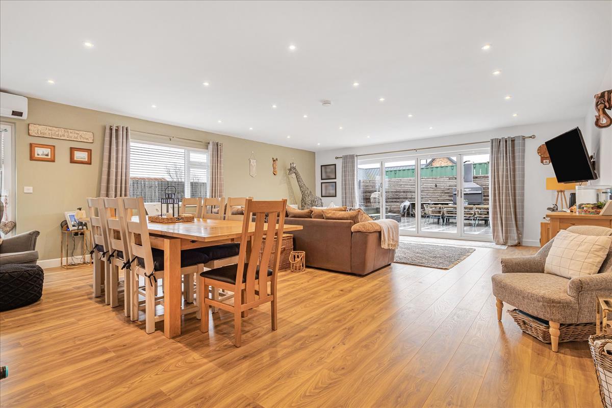 Property Image 02269d73-ab35-47e7-ada1-04a838b6d206