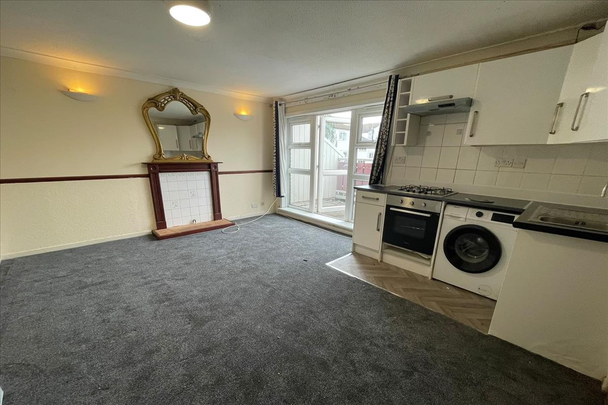 Property Image 029804ae-d4cb-40b3-8ea7-cb72d754b8dd