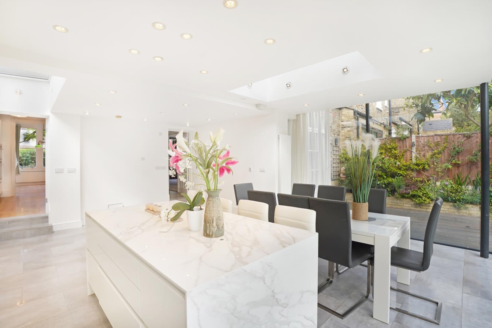 Property Image 02da37e9-9f64-45b2-8a68-84a216e73a37