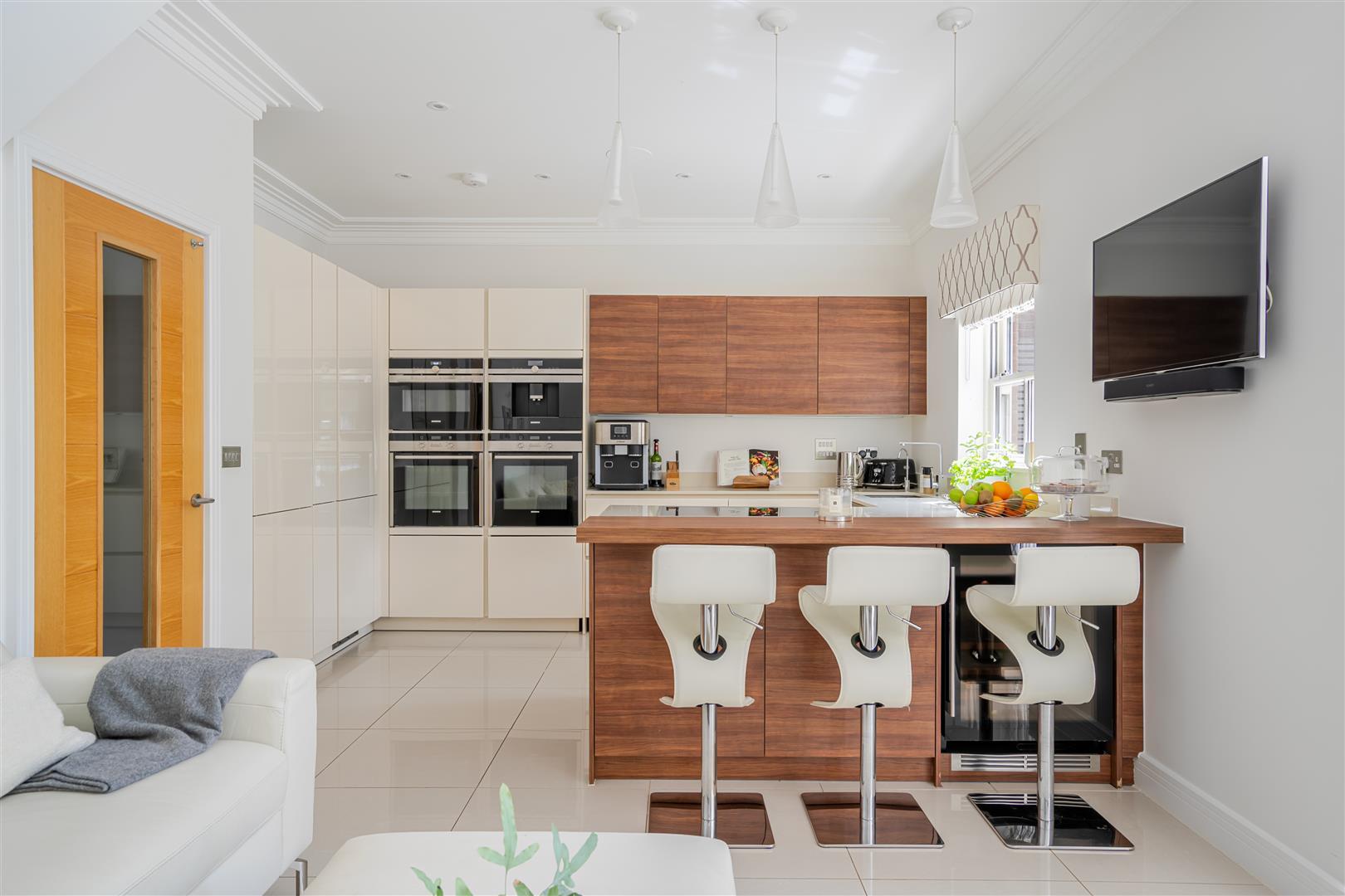 Property Image 02fe20b8-8cd9-4ff1-8ed9-9f54f7d94f75
