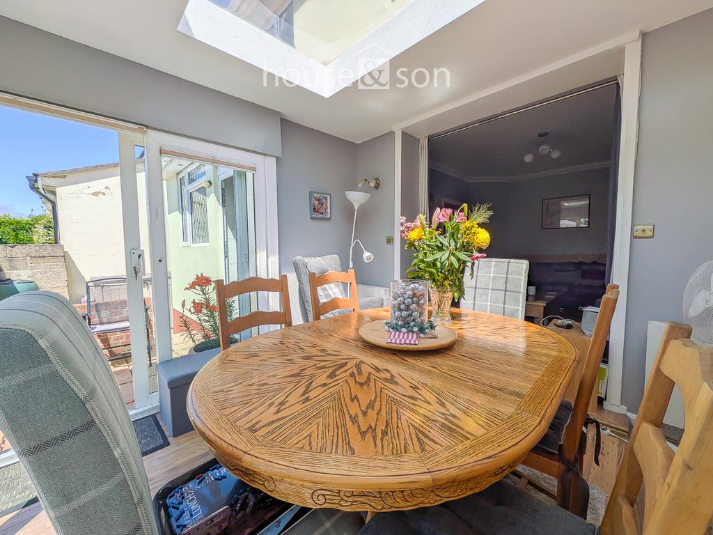 Property Image 0323f98e-942f-4451-b85a-2e6d7cf1e3b9