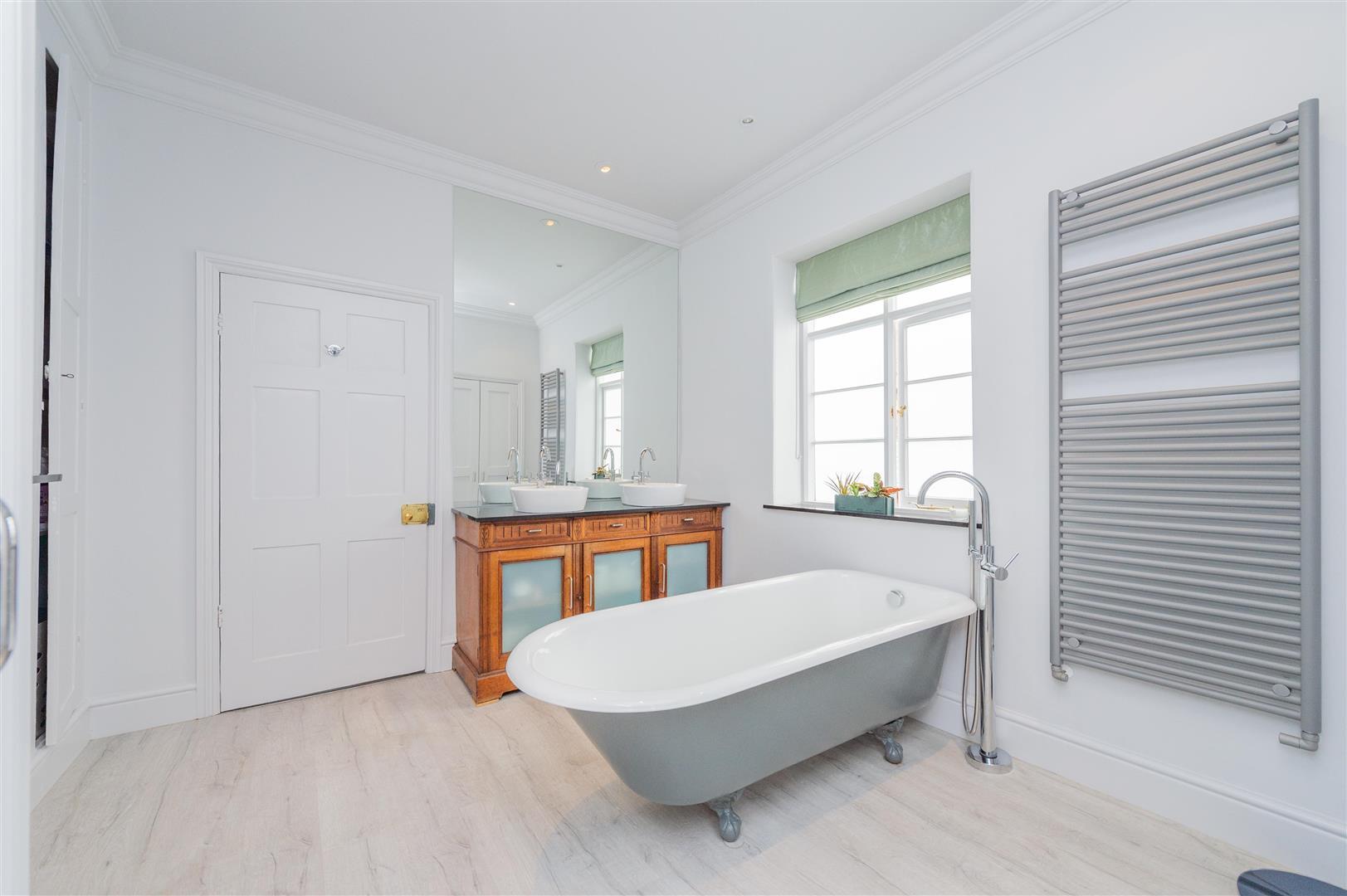 Property Image 03283e98-1bda-4941-b9c8-2a0c63270d76
