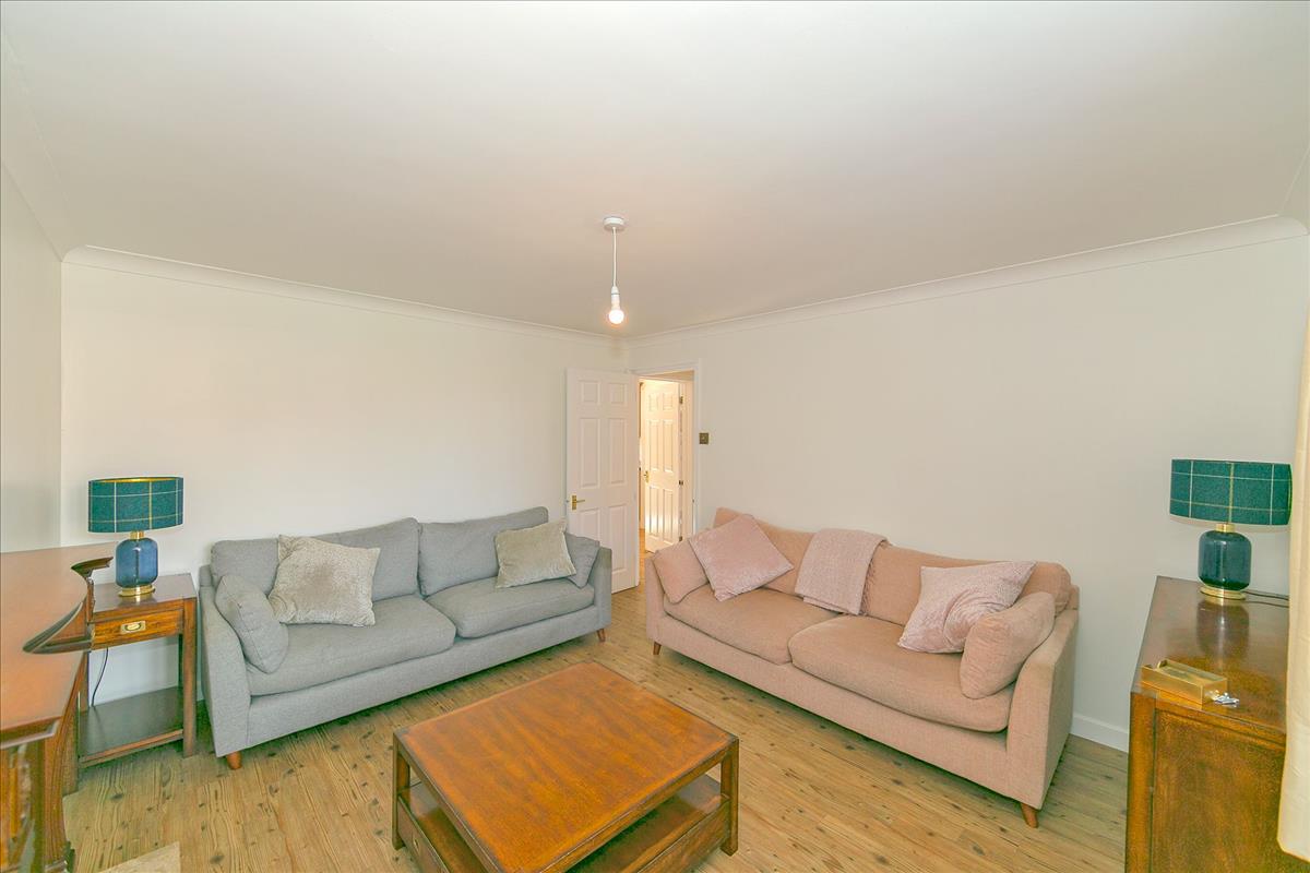 Property Image 033fcfb4-ae8e-48c3-94f8-7e106cd56668