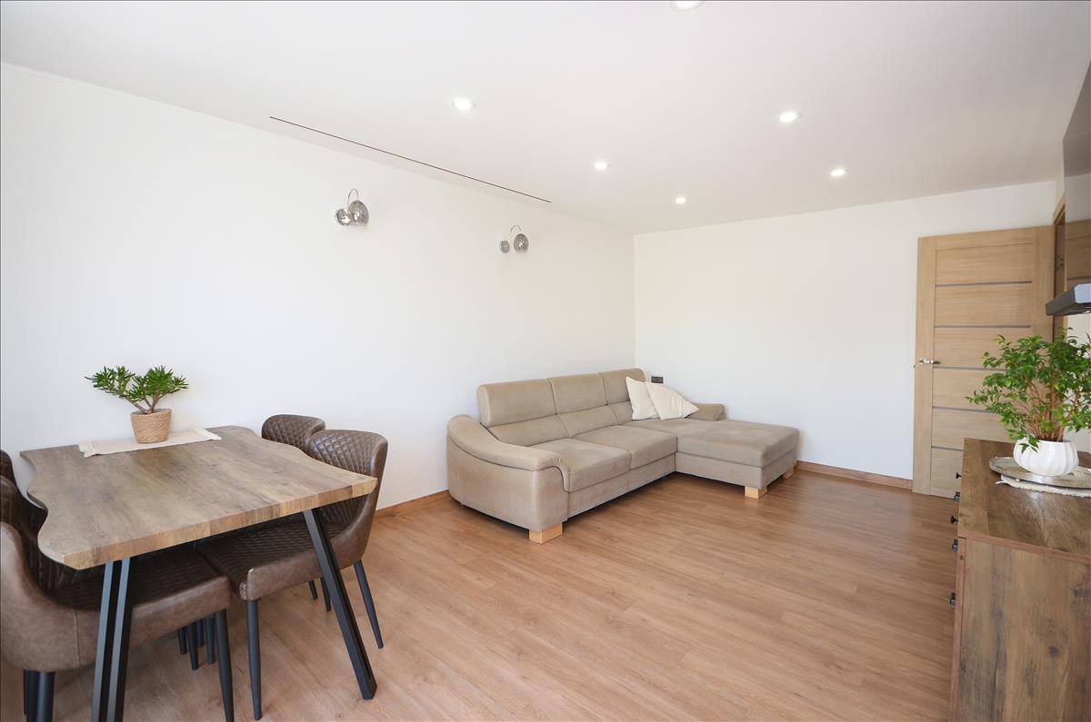 Property Image 035e0fb2-d38e-4a30-a8a6-3186454bb511