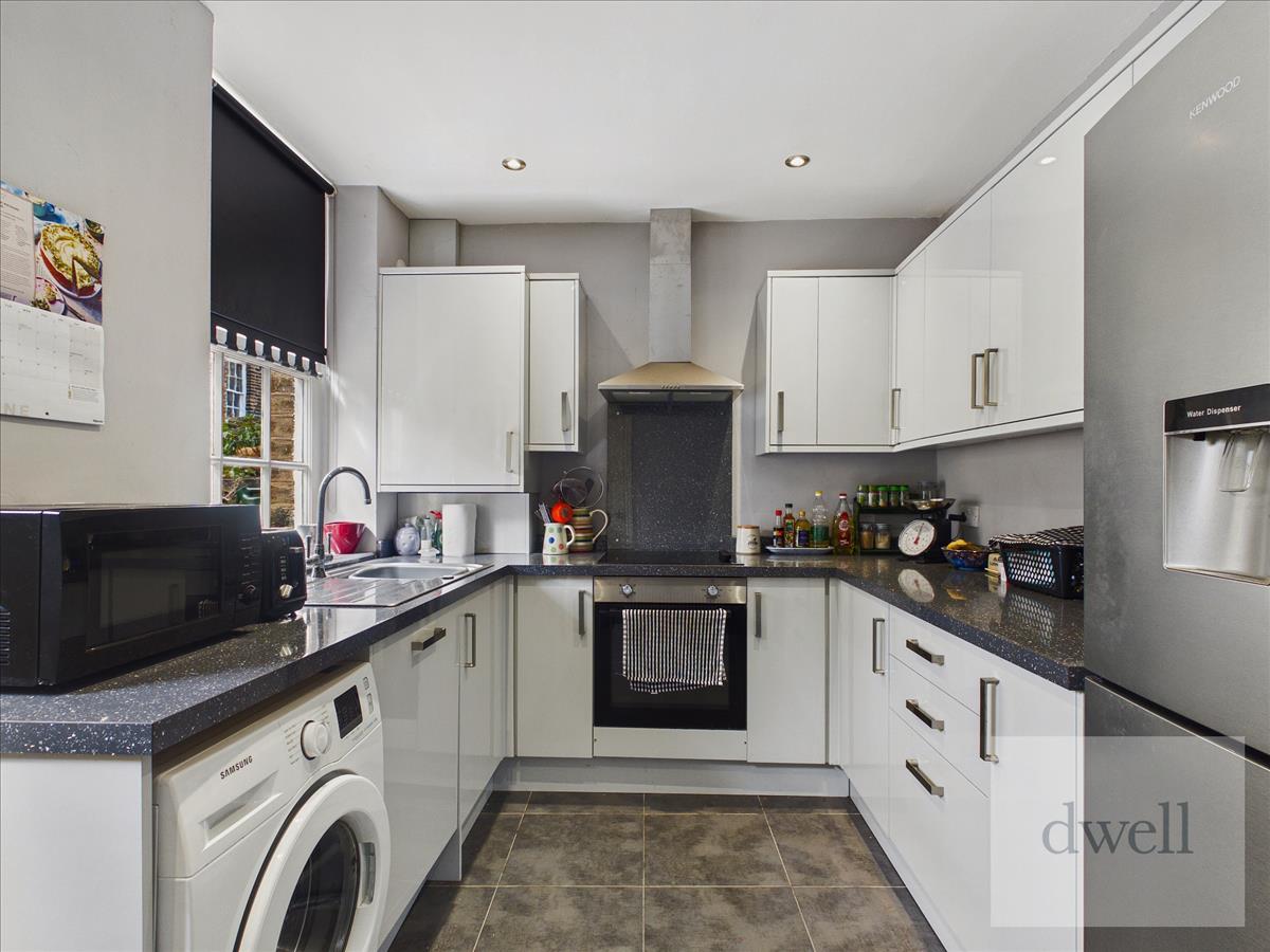 Property Image 0360c164-55aa-4efe-9f83-137df569a285