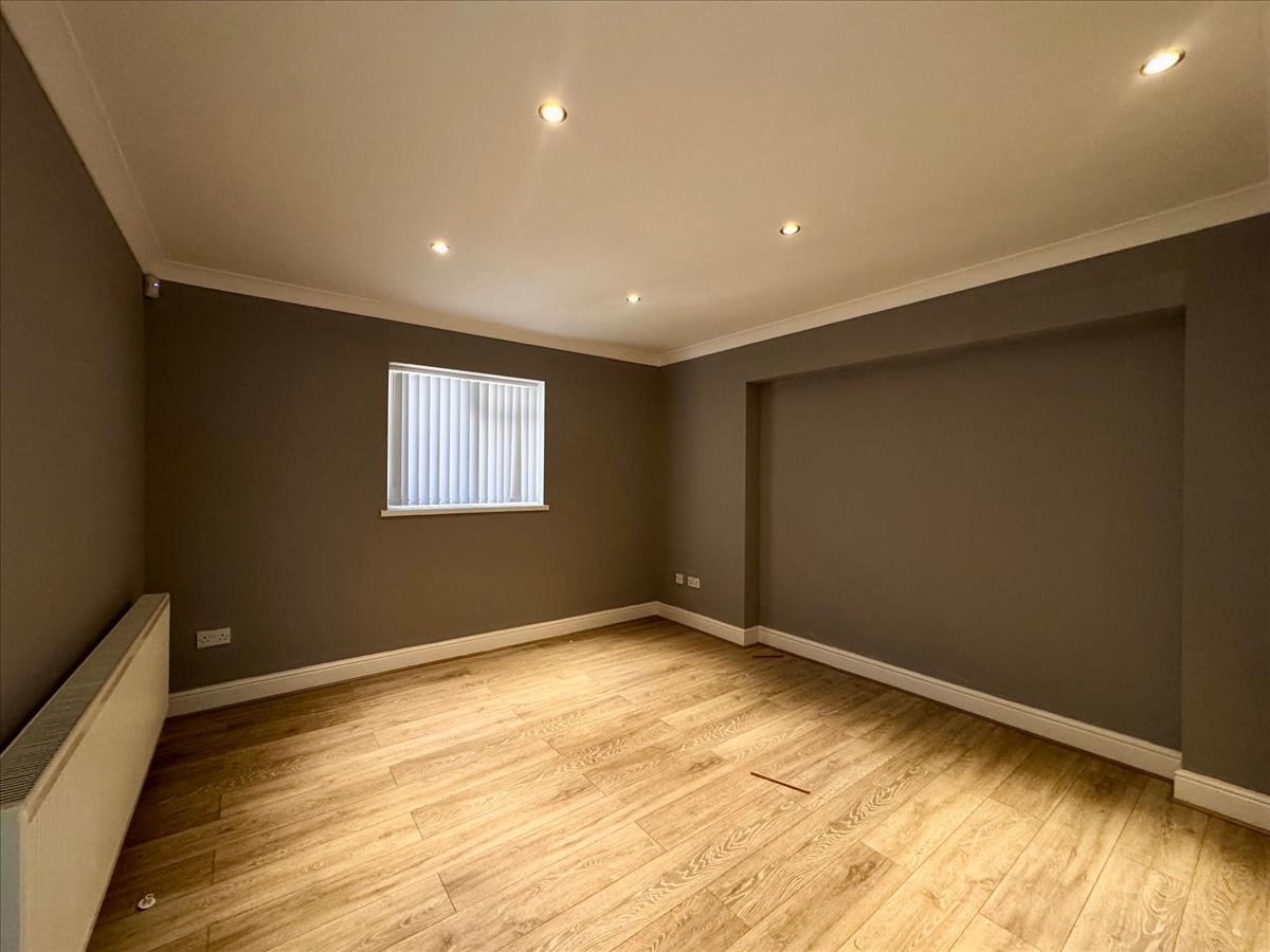 Property Image 037c26c4-5a4b-4644-99b3-38041990947e