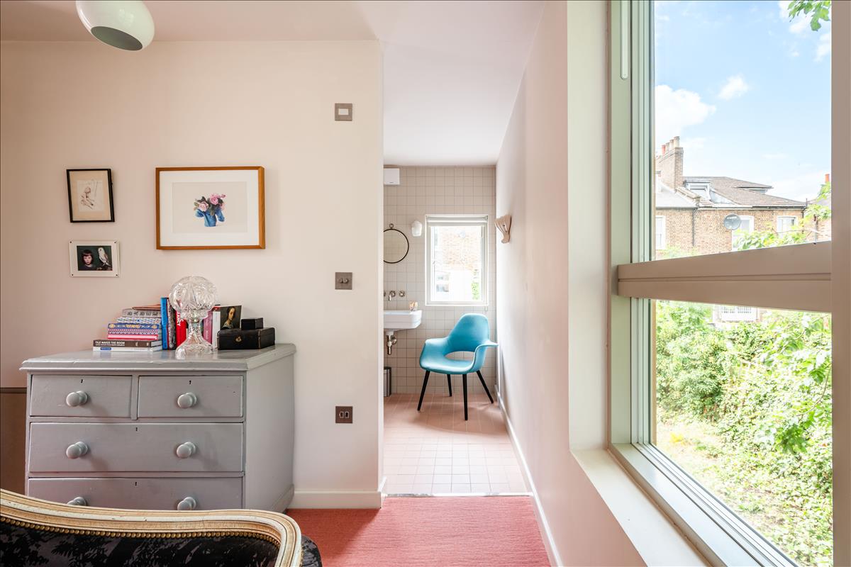 Three bedroom freehold modern house for sale in London Fields, Hackney, London, E8