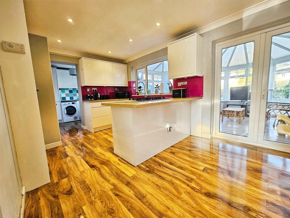 Property Image 03f03838-dcc0-43da-97a8-e400a765267e