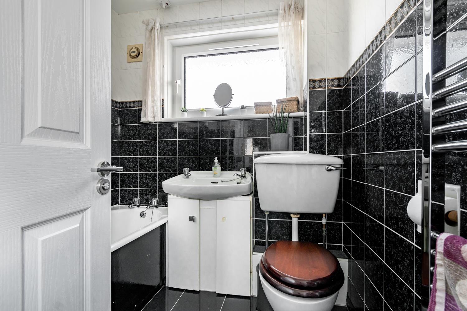 Property Image 04493c95-ed8c-4b95-bed5-4bb37e5e8c08