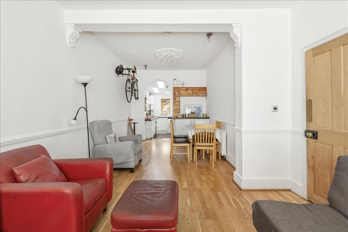 Property Image 045f0814-5d3f-4792-bd70-561cafecd303