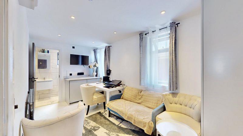 Property Image 047b0e90-fece-495f-a020-a497391ff99e
