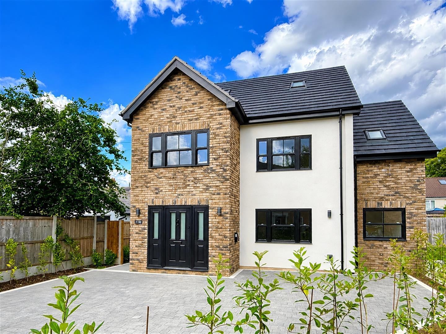 Property Image 04c1bb8c-6e6b-4856-94aa-5c2bc0d22c3e