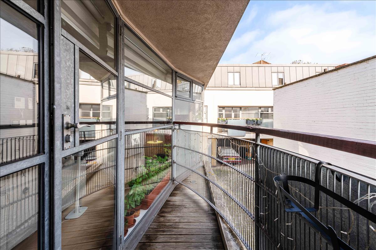 Mews house, triplex apartment for sale, Angel, N1