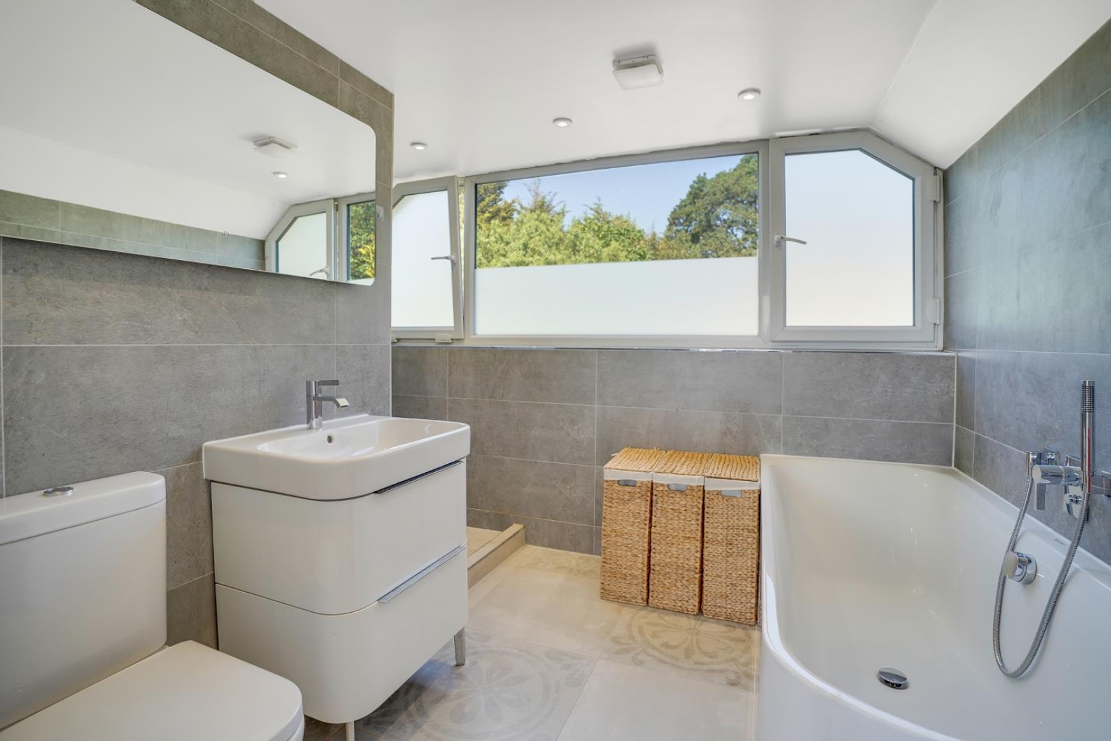 Property Image 04fb8d4d-4a52-4752-9db4-2fe6bac778ab