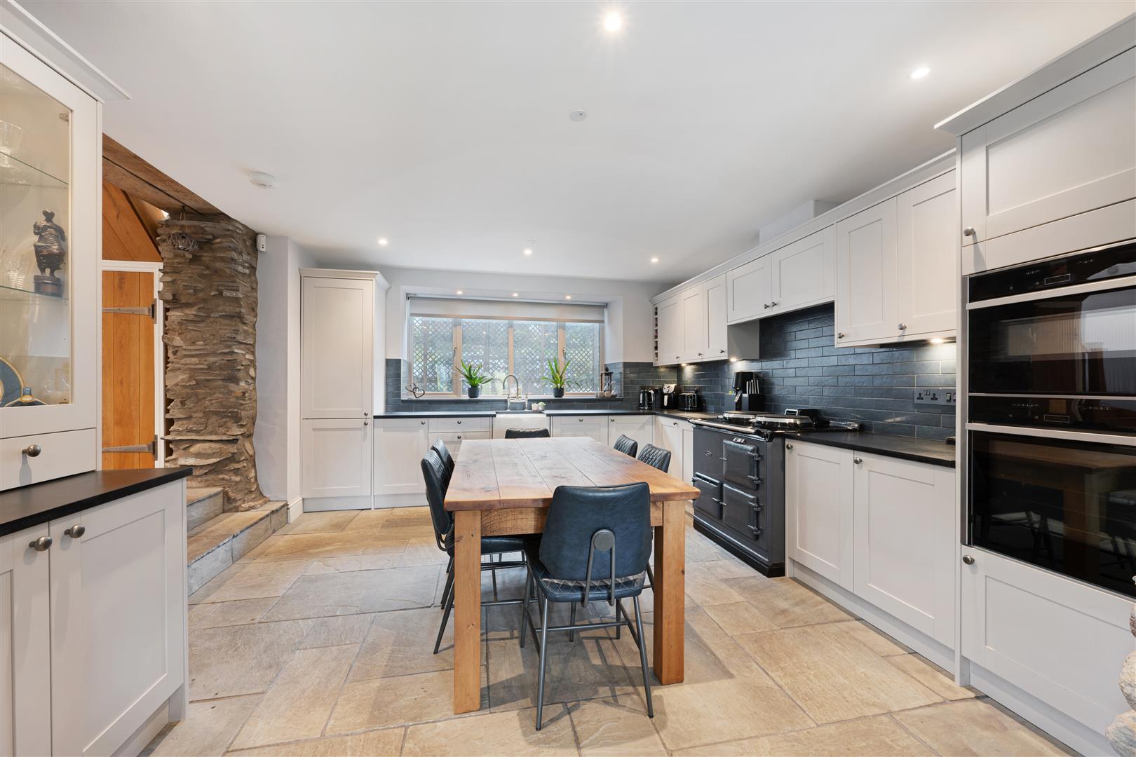 Property Image 04fdd6ee-e2c1-48a3-a897-3dd1c61b2432