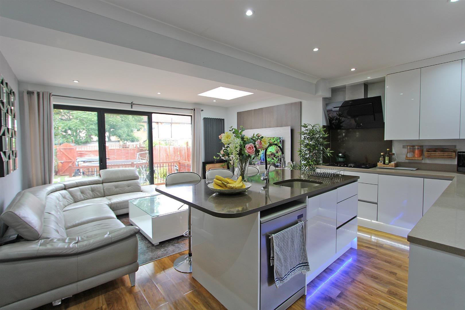Property Image 050ffd83-e07f-4c39-bbb6-8e504e50b25a