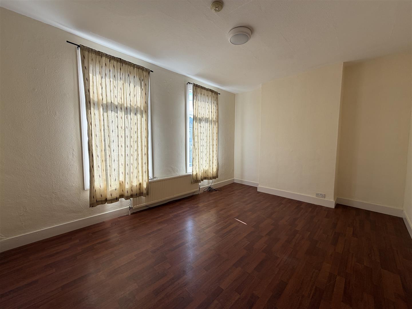 Property Image 052e3bc0-fe4c-47e4-83d4-b6ad958be3e1