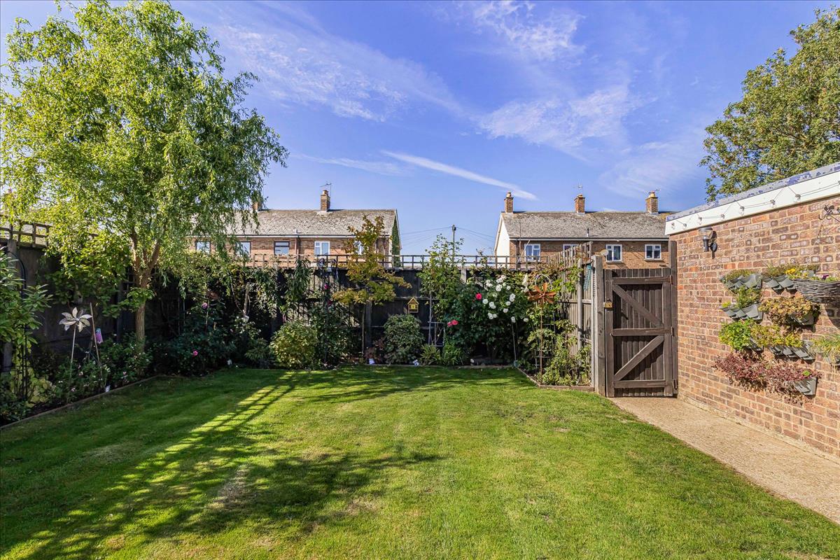 Property Image 053614a7-9c55-46b9-a440-aae0c4c8b63b