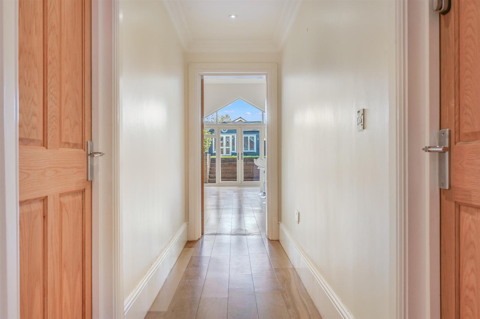 Property Image 054aa719-6f51-4fc1-aac6-eaab25310333