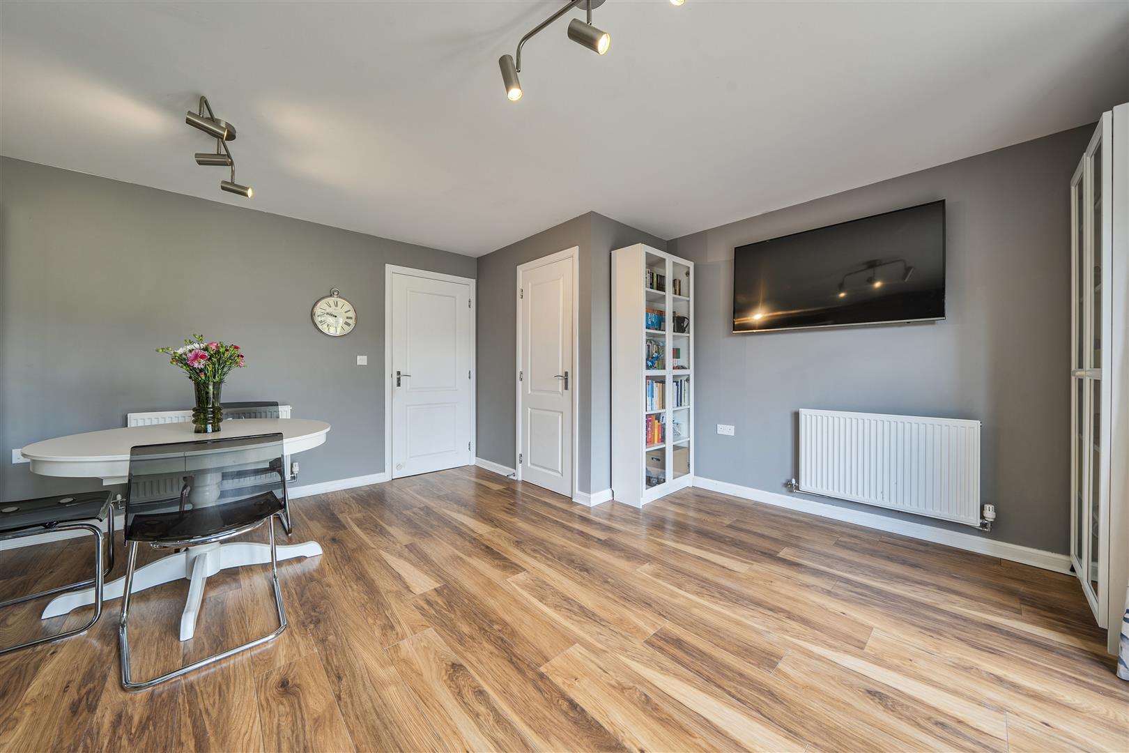 Property Image 056d44ad-81f4-4c94-ba3b-85107aaf5b7e