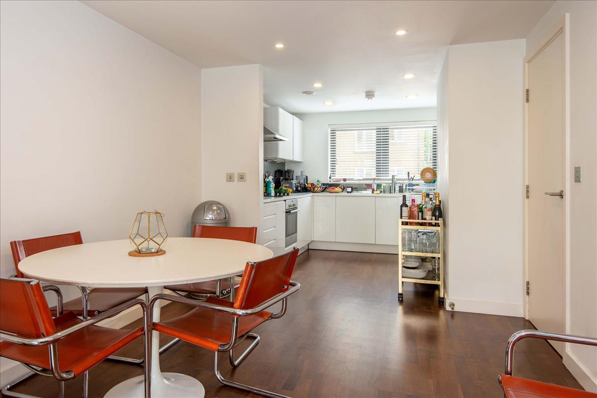 Four bedroom two bathroom house with garden for rent in Richmond Road  London Fields