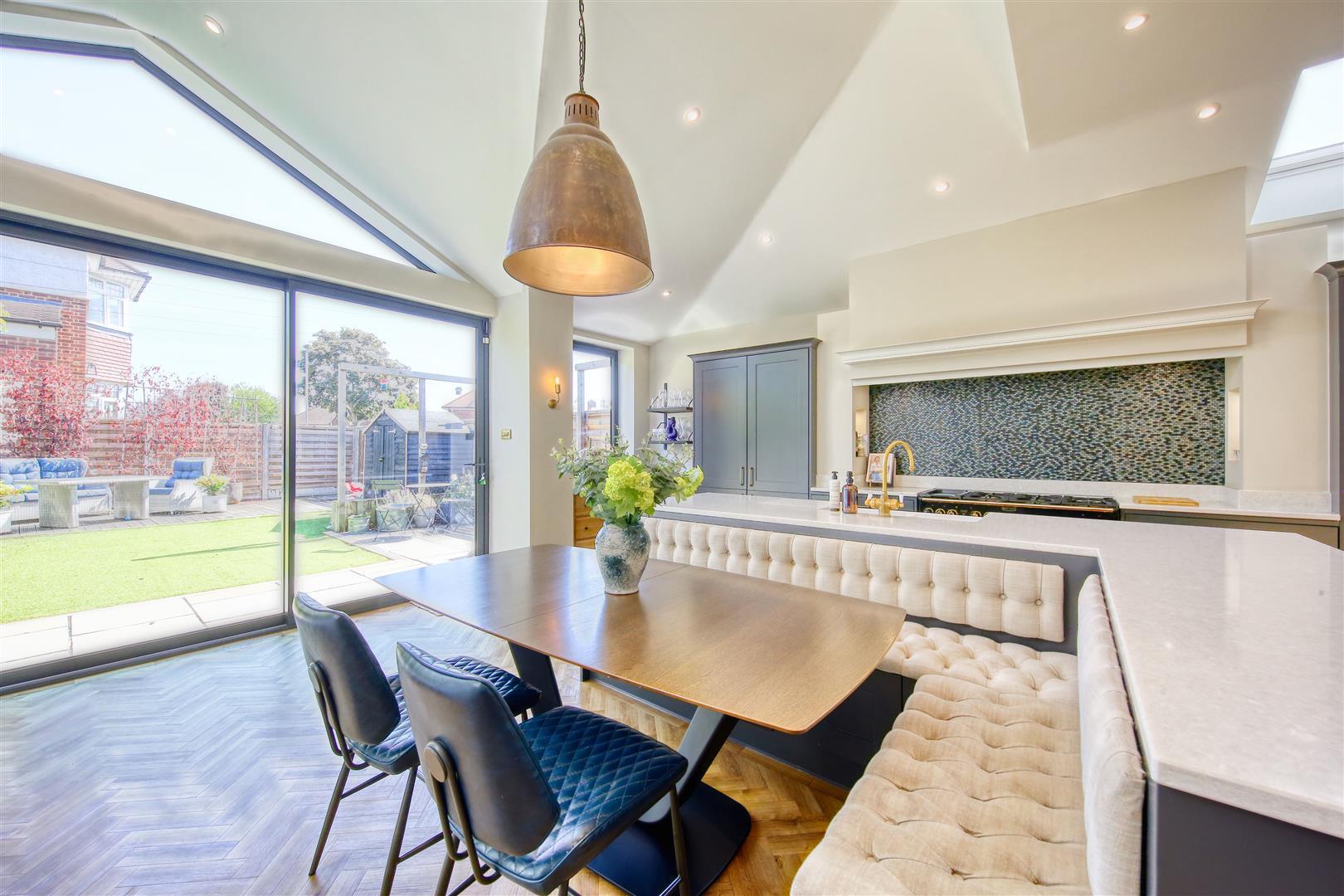 Property Image 05925663-3714-4638-bc78-e275033f12ad