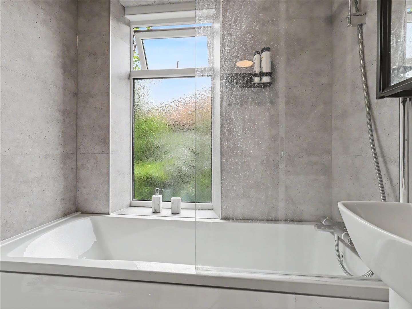 Property Image 05f059c0-5cea-4322-b87a-e9c80b786010