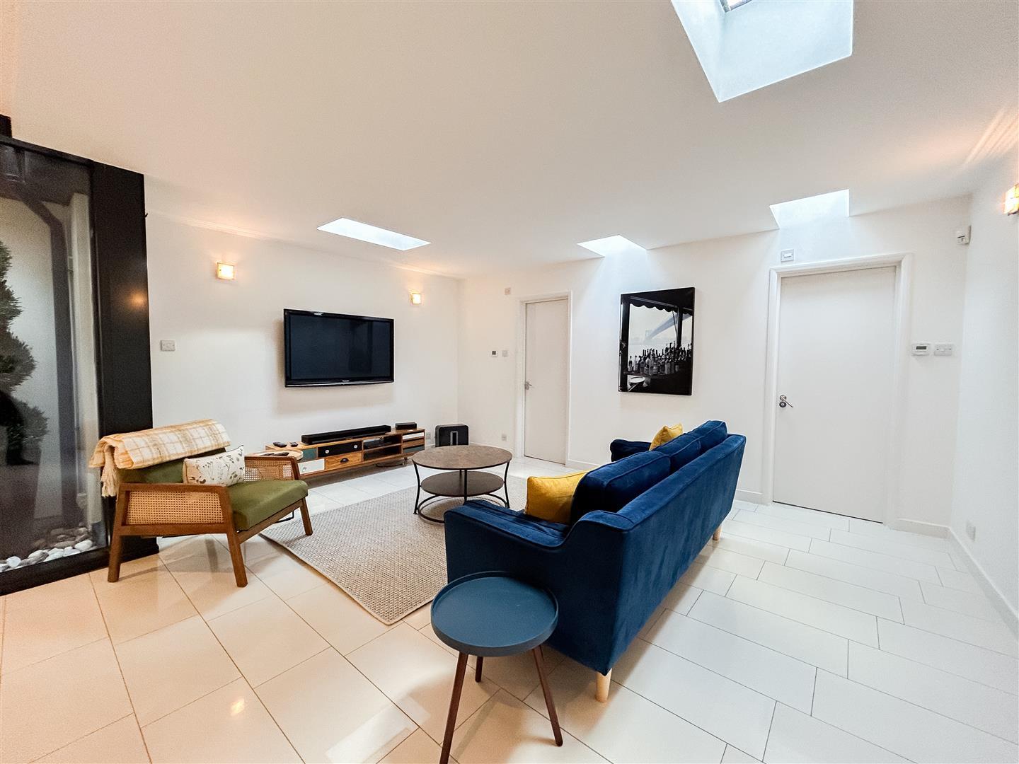 Property Image 06598781-3205-4001-9c7c-409d205d64d3