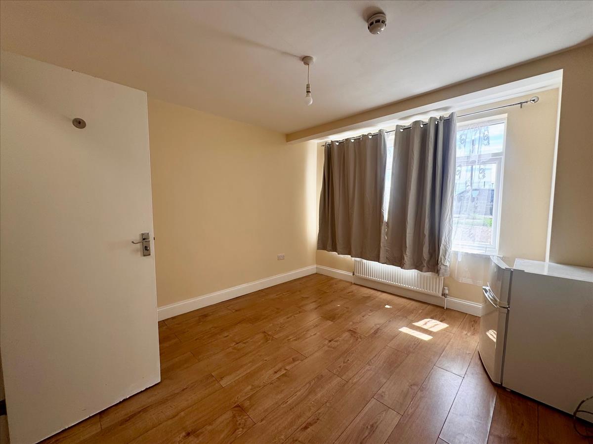 Property Image 06751129-fd36-4ba7-a361-7c6383cf7f29