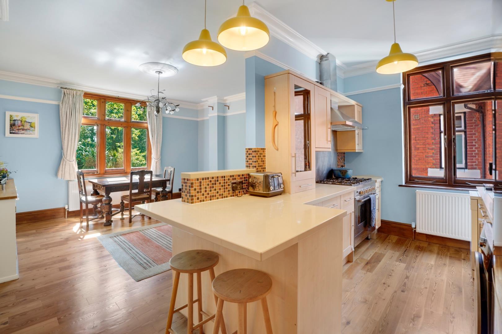 Property Image 068b543c-5e7e-4bfb-8eff-15580208bf8a