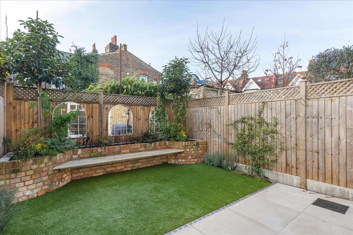 Property Image 06aefa33-b9e2-47cb-81b4-2b02a3bf3b0a