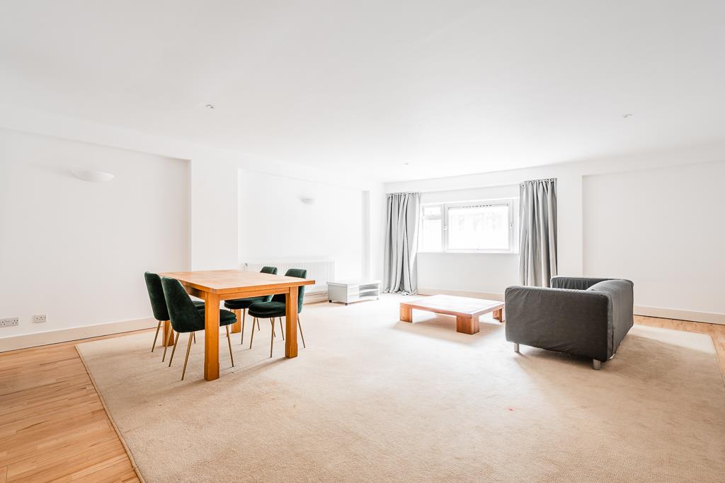 Three bedroom two bathroom split level apartment for rent in the heart of Hatton Garden EC1