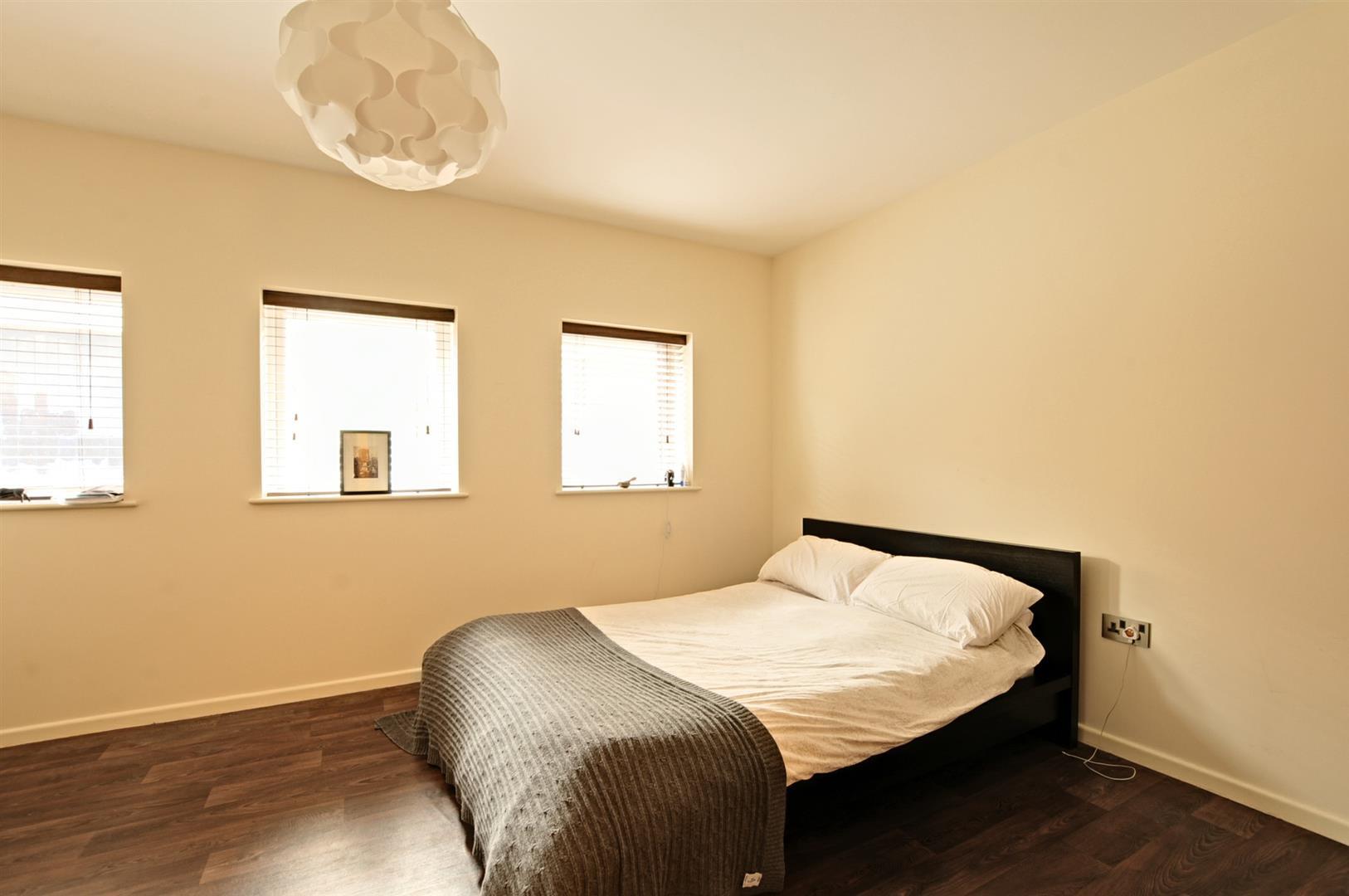 Property Image 06e83bc1-ffc3-41e7-ac88-e556c420fc01
